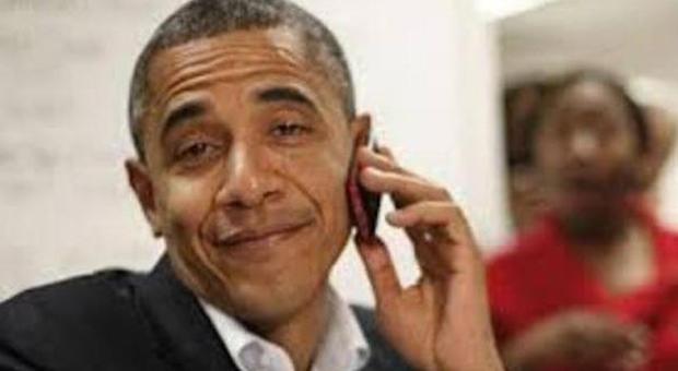 Obama, la sicurezza e il cellulare: «Non mi permettono di avere un iPhone»