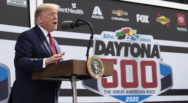 Usa 2020, Trump in pista con la “Bestia” a Daytona per il via alla stagione Nascar