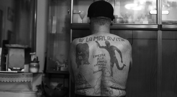 «Mamma vita mia», il mondo attraverso la scelta dei tatuaggi
