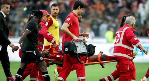 Paura per Ndicka, dal defibrillatore non usato a De Rossi negli spogliatoi: cosa è successo in Udinese-Roma