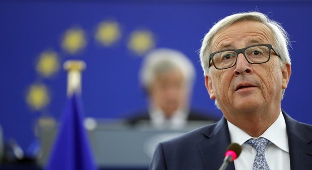 Juncker: «Momento favorevole per una Ue più integrata». E sui migranti: «L'Italia salva l'onore dell'Europa»
