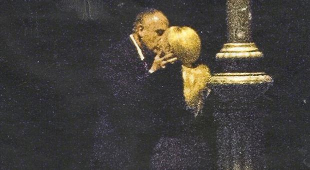 Antonella Clerici e Vittorio Garrone, baci nella notte al Gianicolo