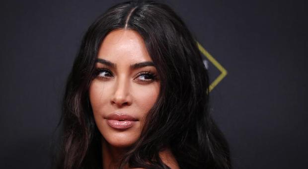 Kim Kardashian indossa un corsetto vintage di Roberto Cavalli da 60mila euro
