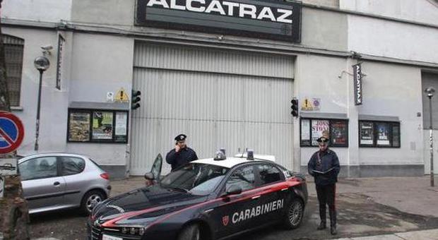 Milano, blitz notturno dei ladri all'Alcatraz: razzia di denaro e computer