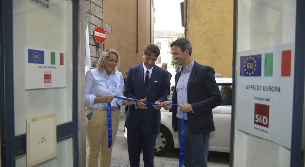 L'inaugurazione con Enrico Gasbarra (Foto MELOCCARO)