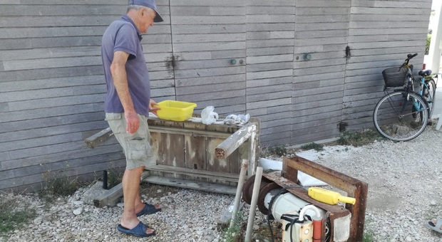 Porto Sant'Elpidio, vandali scatenati contro i pescatori: rotti i tubi dell'acqua