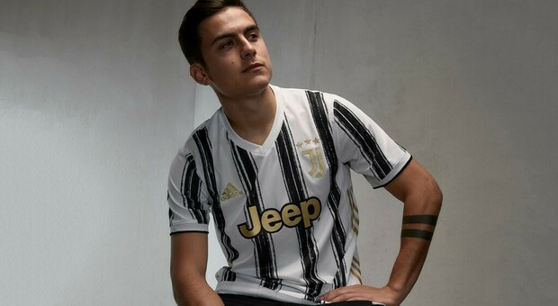 Juventus, ecco la nuova maglia: tornano le strisce nere (col pennello)