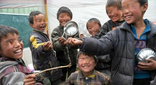 Cina, in Tibet pacchi alimentari gratuiti ai bambini: programma per migliorare nutrizione bimbi fino ai 3 anni di età