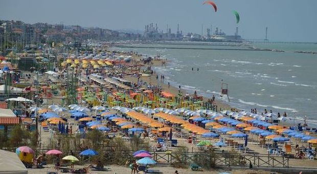 Turismo, Cna: sulle spiagge presenze in crescita del 20%