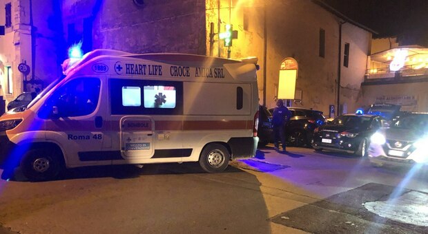 Ambulanze e carabinieri intervenuti in centro a Sezze