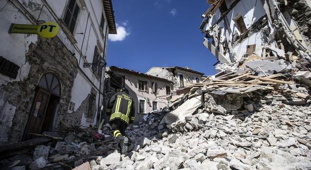 Terremoto, la Protezione civile ai cittadini e agli enti locali: «Così si potrà accedere alle zone rosse»