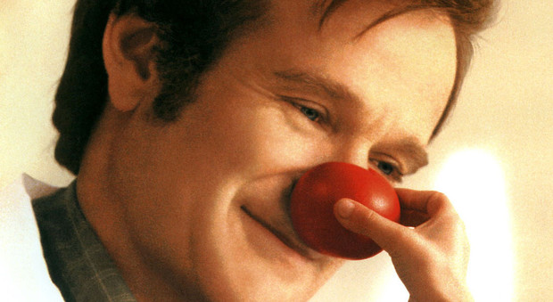 Robin Williams in una scena di Patch Adams