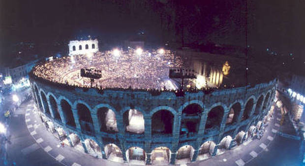 Arena di Verona, gli artisti in piazza: «La cultura gestita da troppi ragionieri»