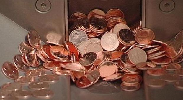 Manovra, addio alle monetine da 1 e 2 cent: via libera in commissione