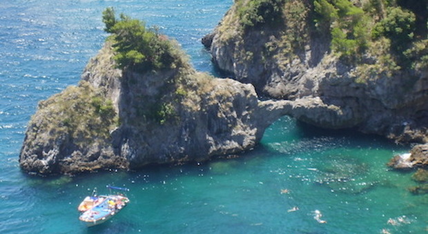 Le spiagge segrete di Amalfi dove rifugiarsi anche in autunno