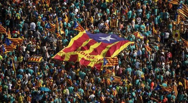 Catalogna, tutti condannati i leader indipendentisti: 13 anni all'ex presidente Oriol Junqueras