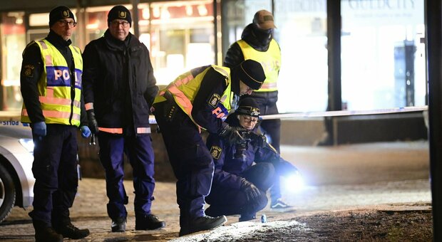 Svezia, terrore in strada a Vetlanda: 8 persone accoltellate, 2 gravi. Fermato 20enne
