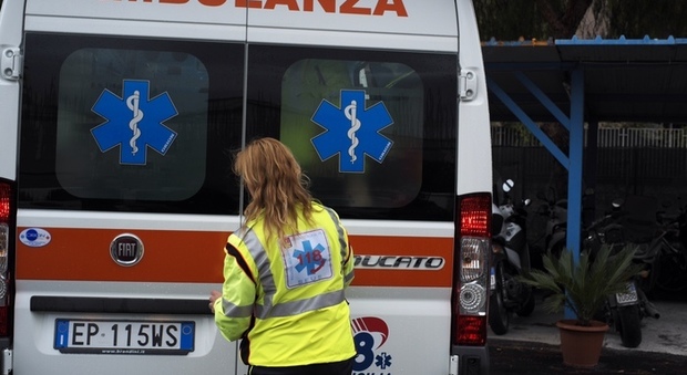 Scontro frontale, carambola di auto 9 feriti, intervengono 5 ambulanze