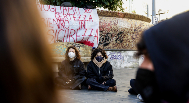 Scuole aperte e proteste a Napoli, la preside del liceo Vico chiama la polizia