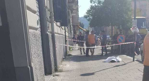 Choc a Napoli, donna suicida: giù dal quinto piano a Fuorigrotta