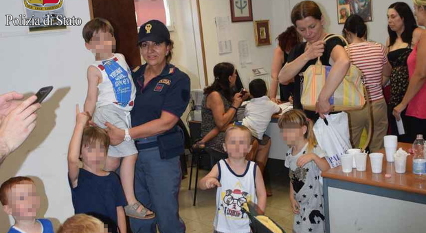Tivoli, evacuato asilo durante l’incendio: bimbi e maestre ospiti in commissariato