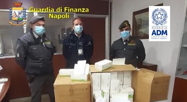 Napoli, nel porto un container cinese con 800mila mascherine fuorilegge