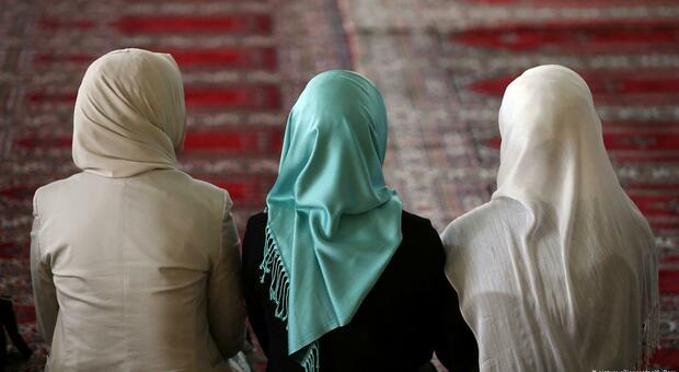 Donne musulmane in moschea