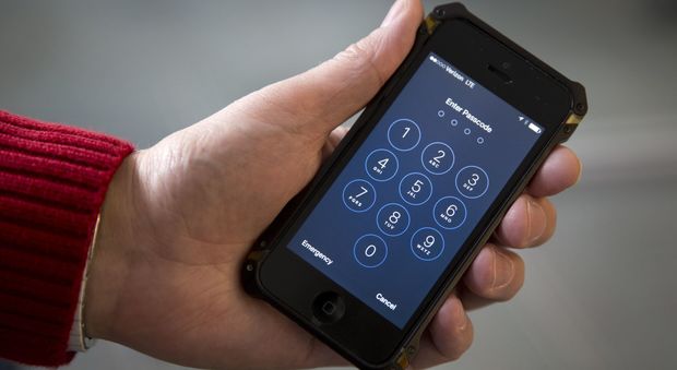 Caso Apple, l'Fbi può sbloccare l'iPhone del terrorista di San Bernardino senza l'aiuto di Cupertino