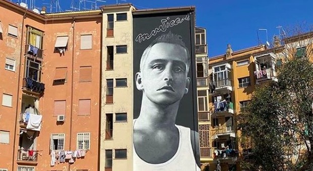 Ramazzotti, la sua periferia gli dedica un murale. Augusto, suo amico di infanzia a Leggo: «Eros ha fatto tanto per noi»