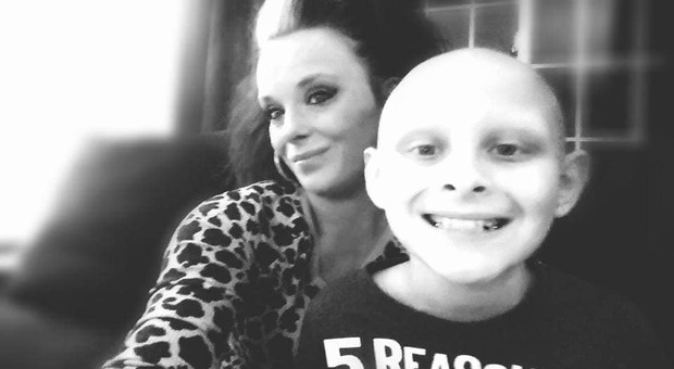 «Mamma voglio accompagnarti all'altare», malato di tumore a 12 anni realizza il suo sogno. Tre giorni dopo muore