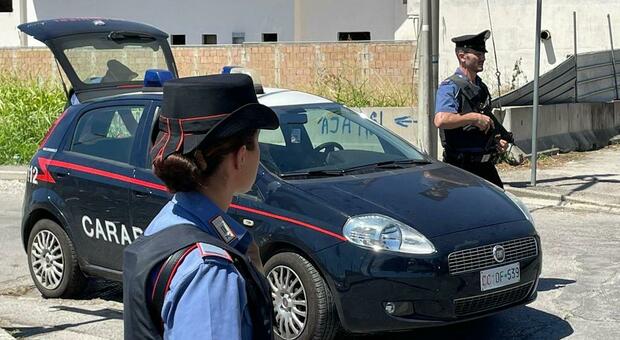 Controlli dei carabinieri al Rione Triano