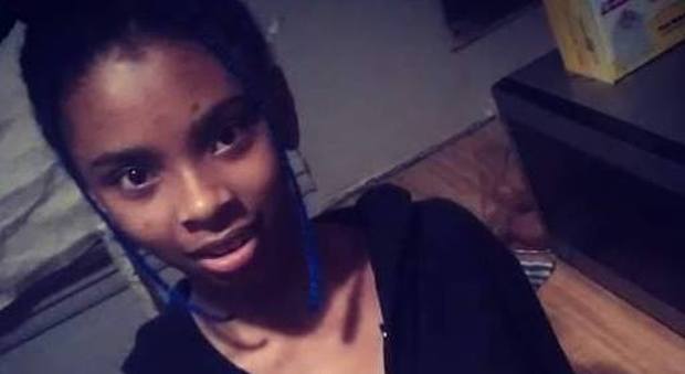 Ragazza di 19 anni uccide il suo stupratore a colpi di pistola: è stata scarcerata