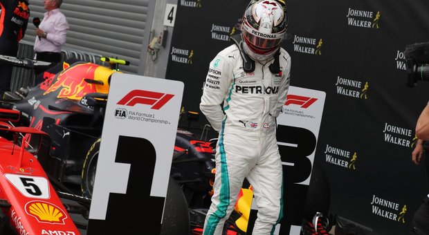 Hamilton: «Sappiamo tutto della Ferrari, ne siamo felici»