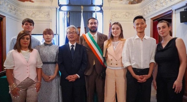 Visita istituzionale e turistica della città da parte dell'ambasciatore del Giappone in Italia Satoshi Suzuki