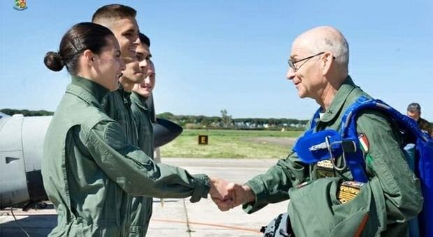 Latina: il Capo di Stato Maggiore dell'Aeronautica vola su un T-260 del Comani