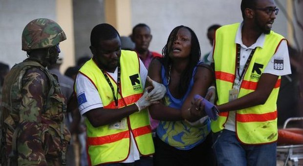 Kenya, strage jihadista al college: almeno 147 morti. Testimoni: «Molti studenti decapitati»