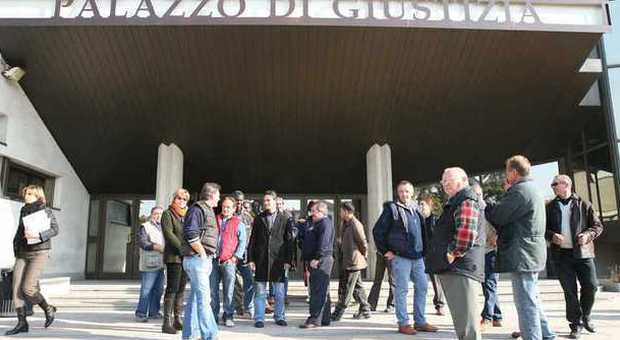 La protesta, nel 2006, tribunale di Treviso dei 40 dipendenti del salumificio Montello