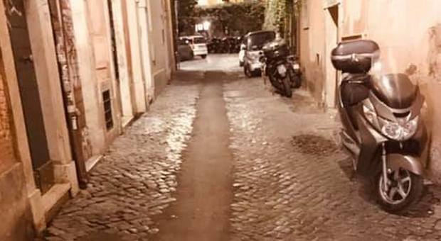 Roma, su Fb augurio di morte alla Raggi. M5S insorge: «E' inciviltà»