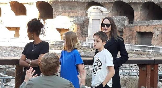 Angelina Jolie sedotta dal Colosseo: anche "Malefica" stregata dall'arena