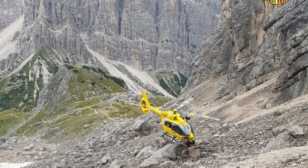 Due escursionisti veneziani si perdono nella nebbia sull'Antelao: salvati da 5 tecnici del soccorso alpino