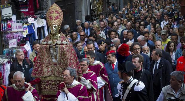 Napoli, torna la processione di maggio del busto e del sangue di San Gennaro