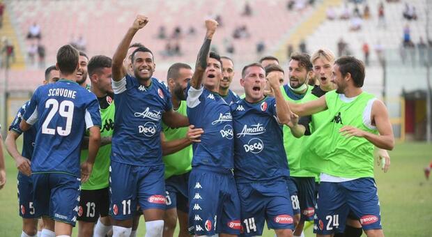 Serie C, al comando della classifica solo squadre pugliesi. E Bari svetta in cima: vittoria a Messina