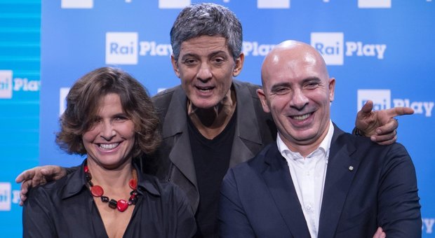 Fiorello con l'ad della Rai, Fabrizio Salini, ed Elena Capparelli, direttore di RaiPlay