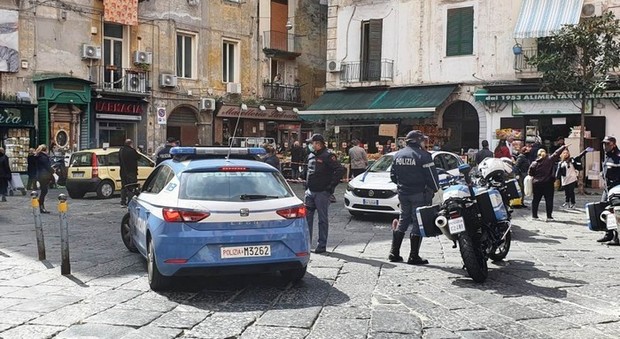 Coronavirus, controlli nelle strade di Napoli: denunciati pusher e contrabbandiere
