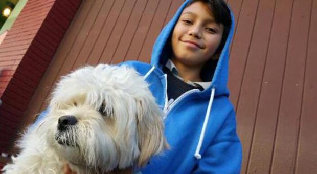 13enne riesce a scappare dal palazzo in fiamme: ma prima salva il suo cane