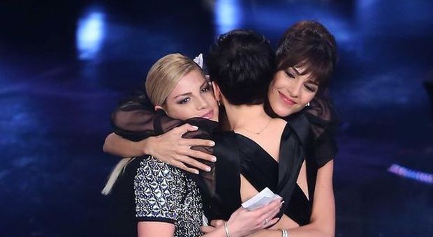 Sanremo, le lacrime delle vallette: Emma e Rocio ringraziano e piangono