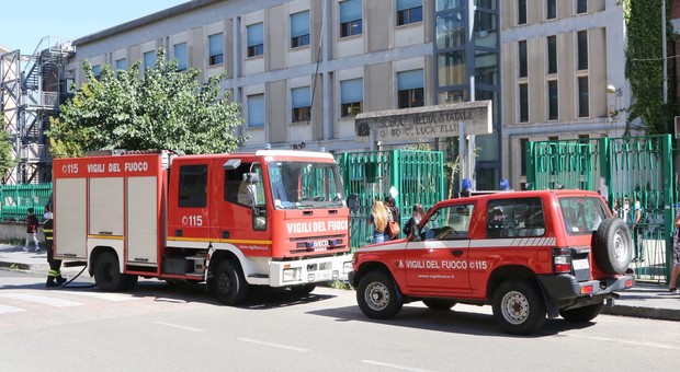 Benevento, incendio nella scuola media Bosco Lucarelli: nessun ferito