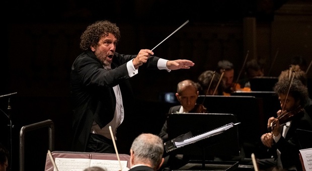Il direttore d'orchestra israeliano Asher Fisch