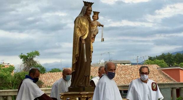 L'Aquila, Madonna del Carmine in processione