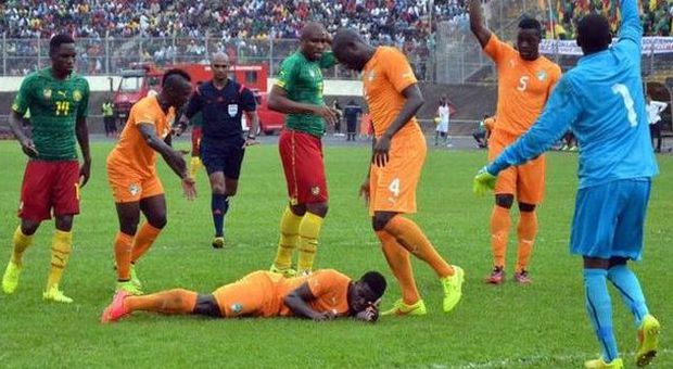 Aurier sviene in campo, paura durante la partita tra Costa d'Avorio e Camerun